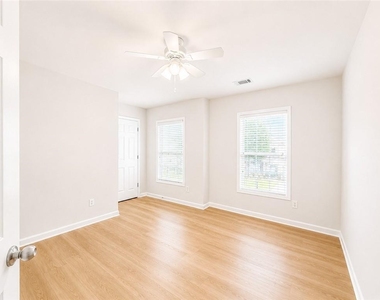 2252 Jasmine Glen Drive - Photo Thumbnail 12