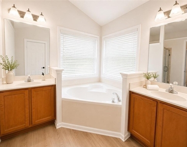 2252 Jasmine Glen Drive - Photo Thumbnail 17