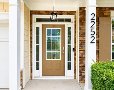 2252 Jasmine Glen Drive - Photo Thumbnail 1