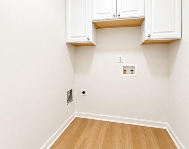 2252 Jasmine Glen Drive - Photo Thumbnail 6