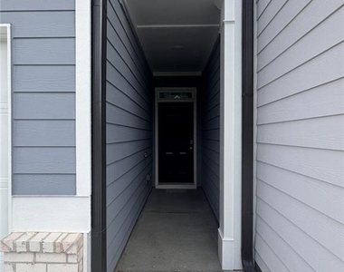 22 Berryville Drive - Photo Thumbnail 1