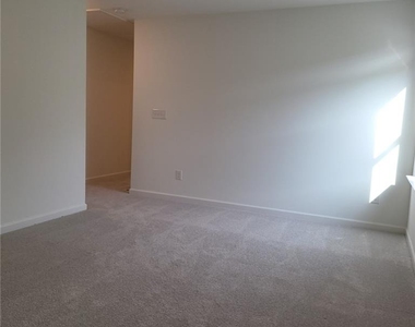 448 Golden Eagle Parkway - Photo Thumbnail 17