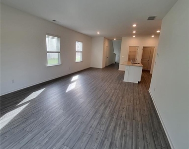 448 Golden Eagle Parkway - Photo Thumbnail 3
