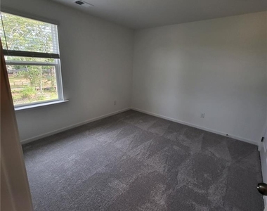448 Golden Eagle Parkway - Photo Thumbnail 16