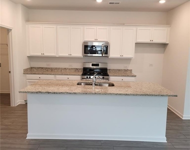 448 Golden Eagle Parkway - Photo Thumbnail 8