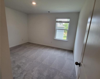 448 Golden Eagle Parkway - Photo Thumbnail 14