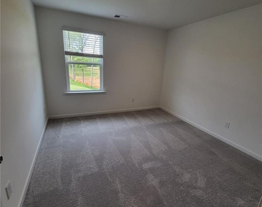 448 Golden Eagle Parkway - Photo Thumbnail 15