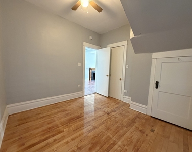 7817 S South Shore Drive - Photo Thumbnail 3