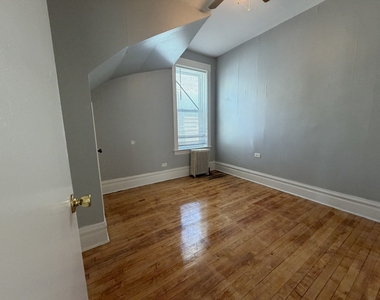 7817 S South Shore Drive - Photo Thumbnail 4