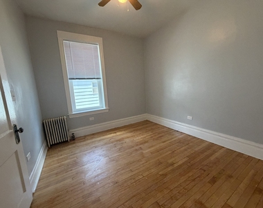 7817 S South Shore Drive - Photo Thumbnail 8