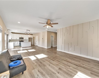 336 Nobleman Way - Photo Thumbnail 4