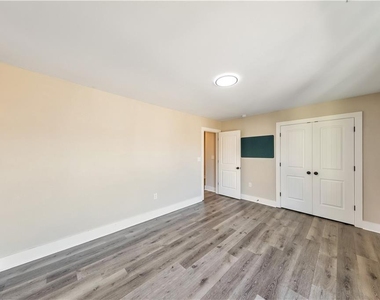 336 Nobleman Way - Photo Thumbnail 26