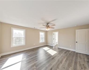 336 Nobleman Way - Photo Thumbnail 32