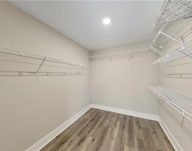 336 Nobleman Way - Photo Thumbnail 28
