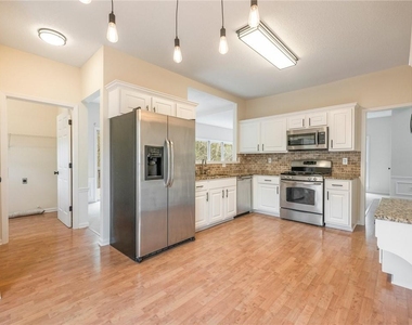 10100 Barston Court - Photo Thumbnail 7