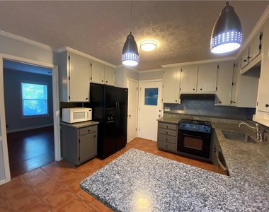 4453 Old Mabry Place Ne - Photo Thumbnail 3