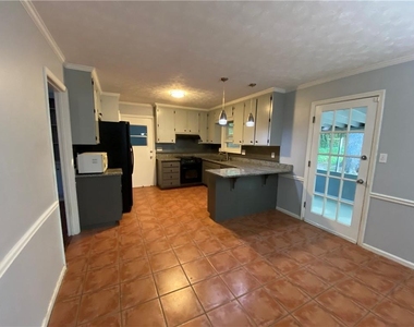 4453 Old Mabry Place Ne - Photo Thumbnail 6
