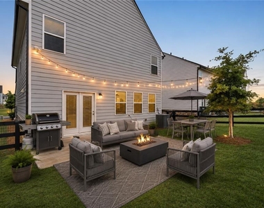 118 Briarwood Drive E - Photo Thumbnail 2