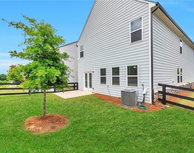 118 Briarwood Drive E - Photo Thumbnail 4