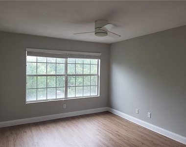 6980 Roswell Road - Photo Thumbnail 11