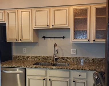 6980 Roswell Road - Photo Thumbnail 5