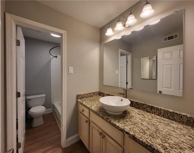 6980 Roswell Road - Photo Thumbnail 13