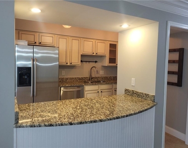 6980 Roswell Road - Photo Thumbnail 4