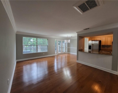 6980 Roswell Road - Photo Thumbnail 3