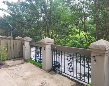6980 Roswell Road - Photo Thumbnail 14