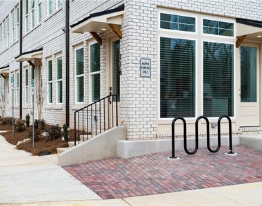 9040 Main Street - Photo Thumbnail 2
