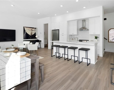 9040 Main Street - Photo Thumbnail 4