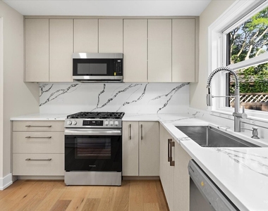 463 Longfellow Avenue - Photo Thumbnail 12