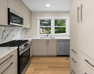 463 Longfellow Avenue - Photo Thumbnail 7