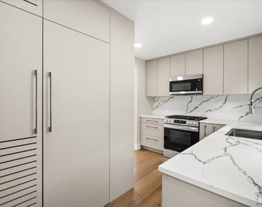 463 Longfellow Avenue - Photo Thumbnail 13