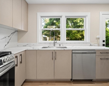 463 Longfellow Avenue - Photo Thumbnail 8