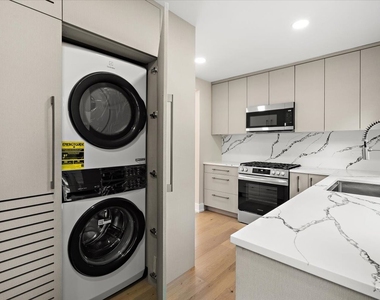 463 Longfellow Avenue - Photo Thumbnail 14