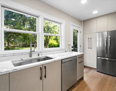 463 Longfellow Avenue - Photo Thumbnail 11