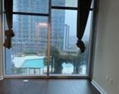 400 W Peachtree Street Nw - Photo Thumbnail 2