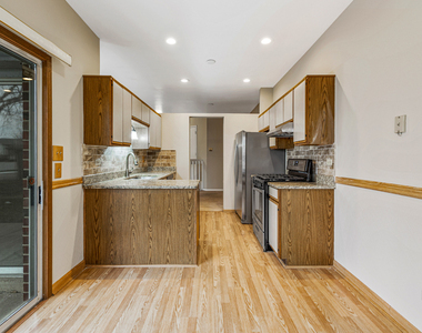 1665 Commodore Court - Photo Thumbnail 12