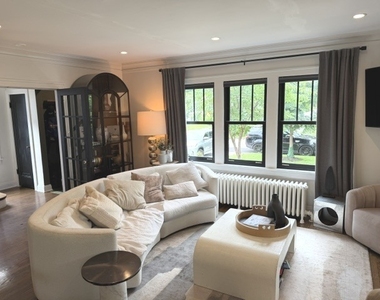 738 N Pine Avenue - Photo Thumbnail 1