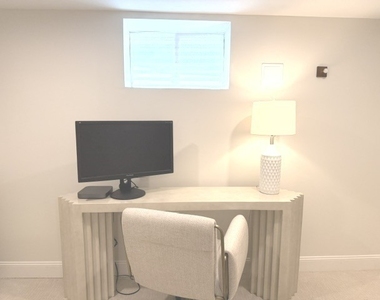 738 N Pine Avenue - Photo Thumbnail 25