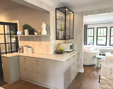 738 N Pine Avenue - Photo Thumbnail 10