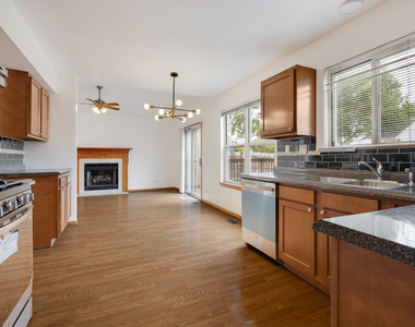 1127 Ashbrook Drive - Photo Thumbnail 10