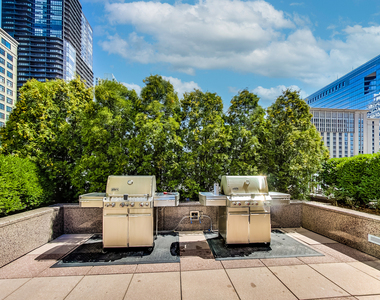 33 W Ontario Street - Photo Thumbnail 20