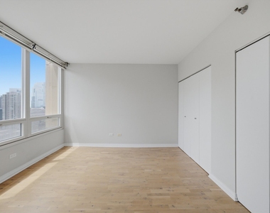 33 W Ontario Street - Photo Thumbnail 7