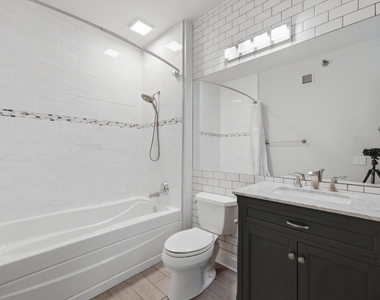 33 W Ontario Street - Photo Thumbnail 8