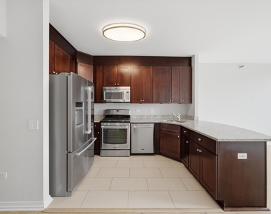 33 W Ontario Street - Photo Thumbnail 4