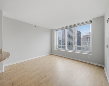 33 W Ontario Street - Photo Thumbnail 5