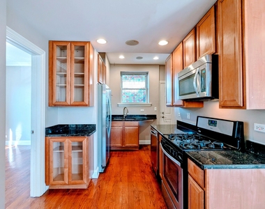 6146 N Ravenswood Avenue - Photo Thumbnail 3