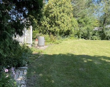 2546 Laurel Lane - Photo Thumbnail 2